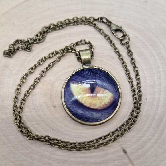 Bronze Chain Necklace with Cat Eye Pendant - Picture 1 of 2